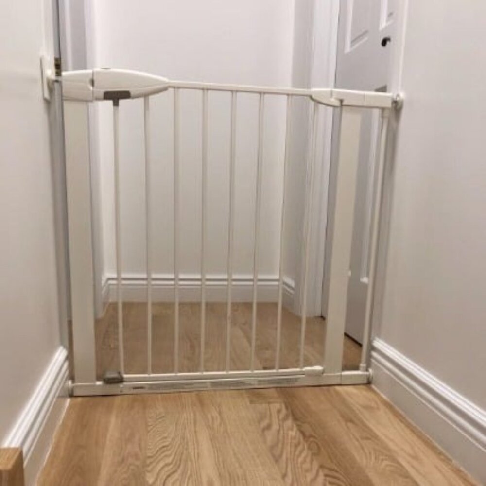 Easy Install 28" High Walk Thru Gate, Fits Between 29" and 38"
